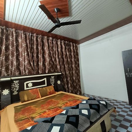 Keshav Narayan Home Stay Mathura Bagian luar foto