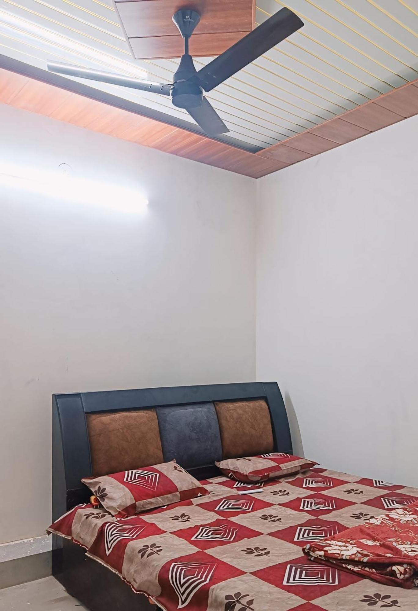 Keshav Narayan Home Stay Mathura Bagian luar foto