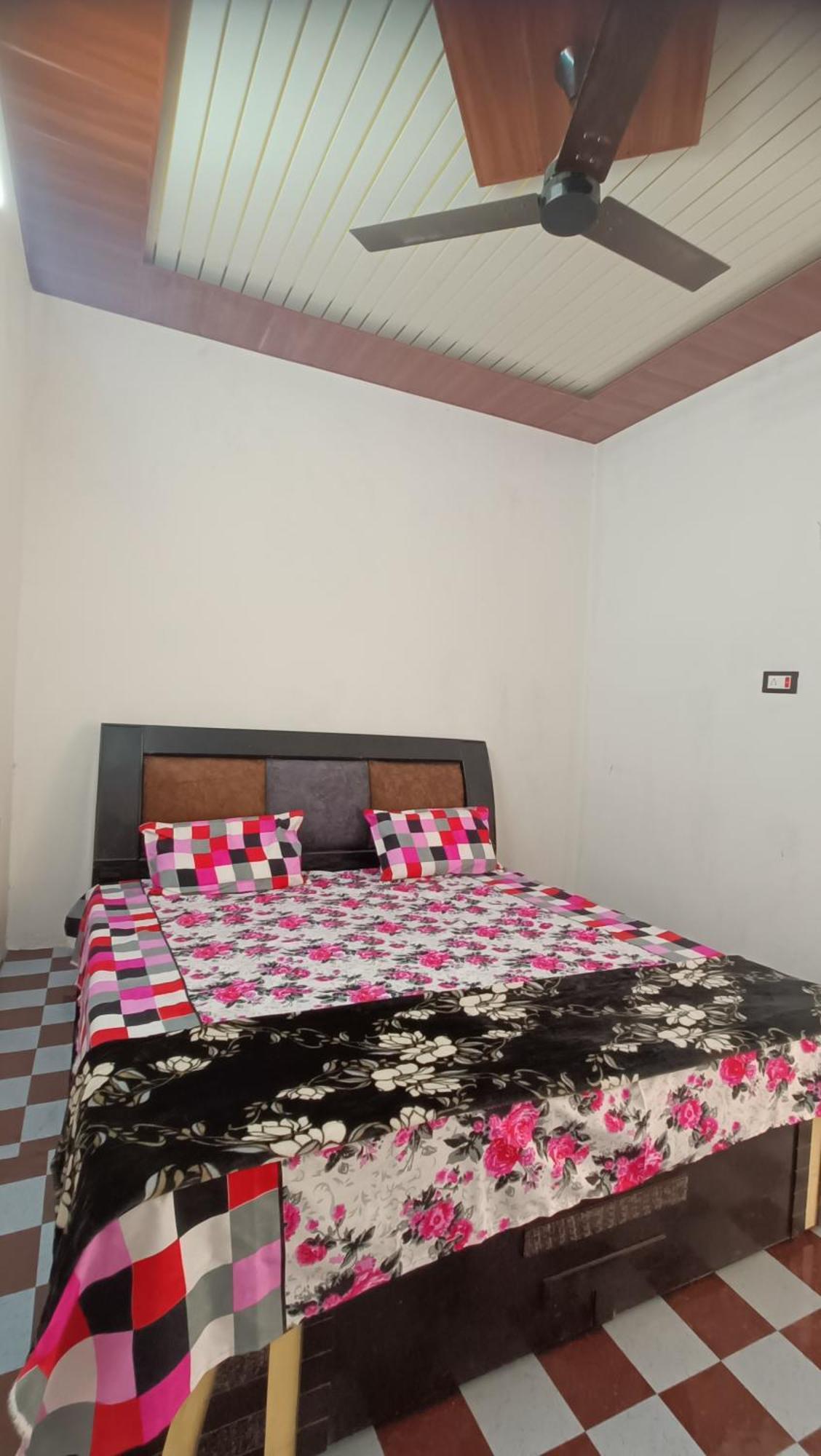 Keshav Narayan Home Stay Mathura Bagian luar foto