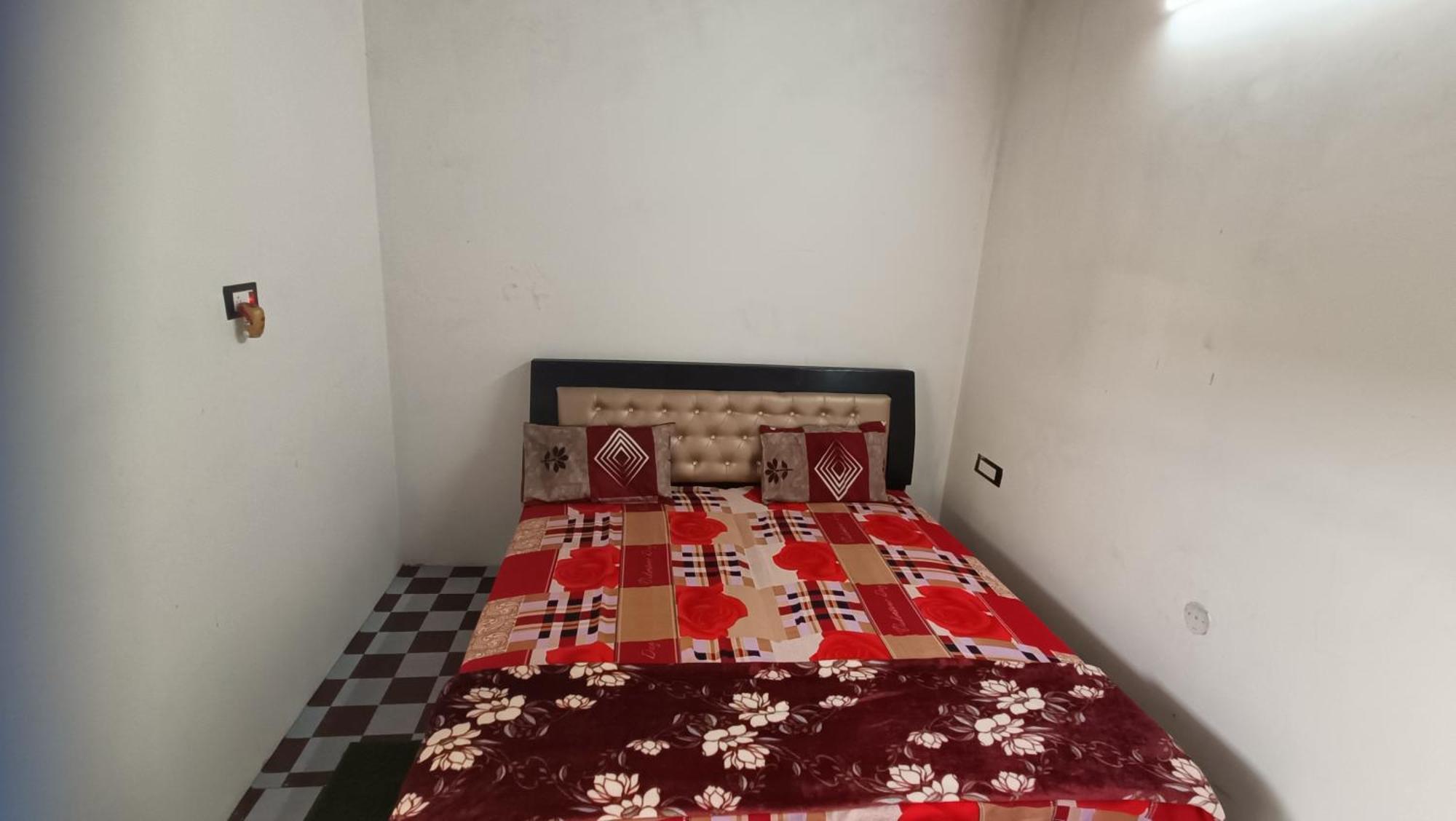 Keshav Narayan Home Stay Mathura Bagian luar foto