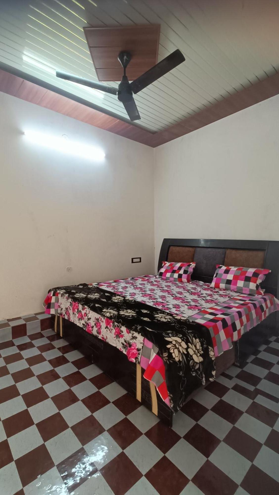 Keshav Narayan Home Stay Mathura Bagian luar foto