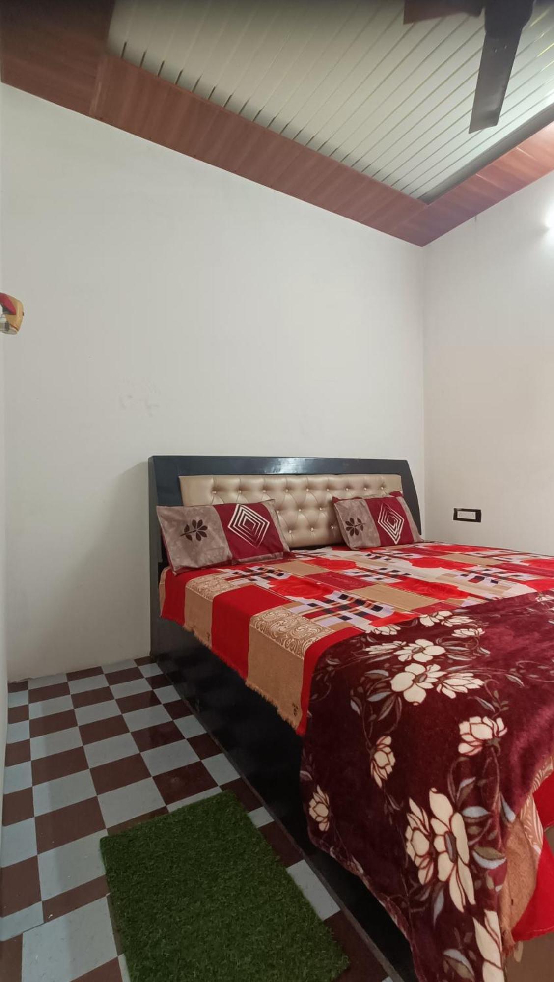 Keshav Narayan Home Stay Mathura Bagian luar foto